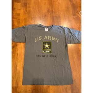 Woman’s the Bayside made an America US Army T-shirt size medium